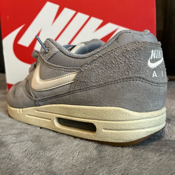 Nike Air Max 1 Essential Matte Silver Grey 537383 015 Size Men's 10 Rare - Picture 2 of 4
